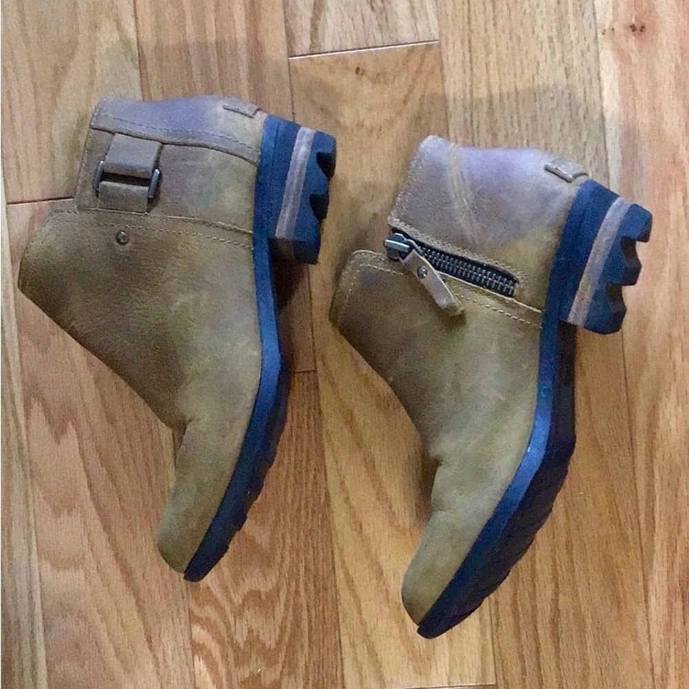 Sorel Brown Ankle Boots Sleek Design